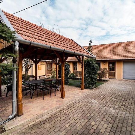 Estike Apartman 久洛 外观 照片